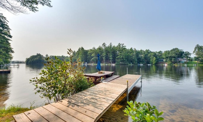 Limerick Maison | Lakefront Limerick Cottage with Private Beach!