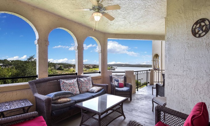 Highland Lake Estates Copropriété | Lakefront Living at the Island - Lakeviews and All Amenities