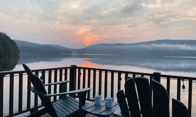 Town of Clifton Maison | Lakefront living with incredible lake and mountain views