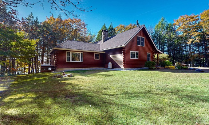 Bremen Maison | Lakefront lodge on Pemaquid Pond with dock, kayaks, canoe, SUP & firepits