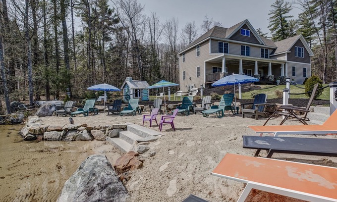 West Alton Maison | Lakefront Lodge sleeps 18 comfortably