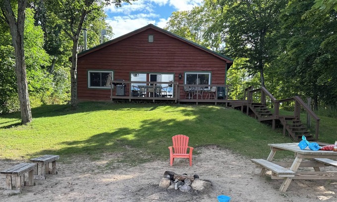 Germfask Cabine | Lakefront lodge - Sleeps 18+ guests!