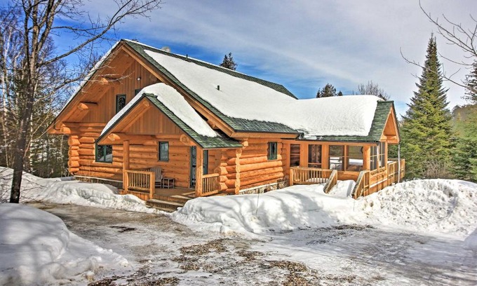 Lutsen Maison | Lakefront Log Cabin with Dock about 9 Mi to Lutsen Mtn