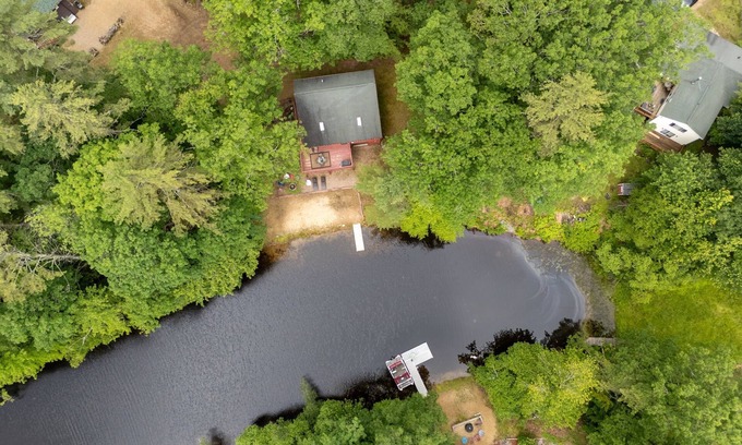 Barnstead Maison | Lakefront Log Home | Pedal Boat | Kayaks | AC