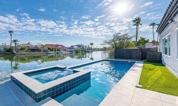Val Vista Lakes Maison | Lakefront Lux by HomeSlice Stays