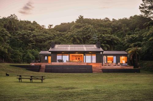 Okere Falls Maison | Lakefront Luxury at Okere Falls Lake Rotoiti