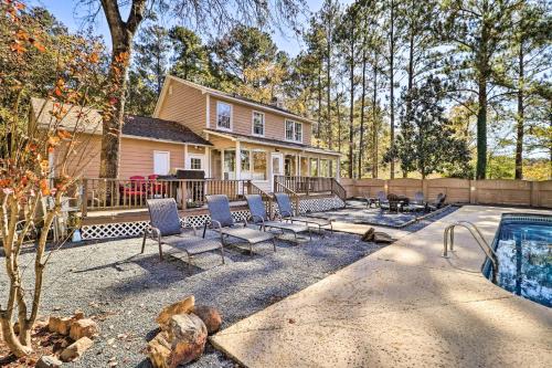 Macon Maison | Lakefront Macon Home with Pool, Dock and Fishing!