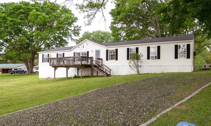 Turtle Beach Maison | Lakefront Many Vacation Home w/ Kayaks!