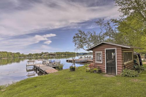 New Auburn Appartement | Lakefront New Auburn Apartment with Shared Dock