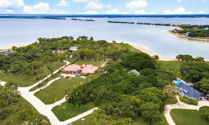 Lakewood Village Maison | Waterfront Luxury Living with 4-BR, Pool and Views