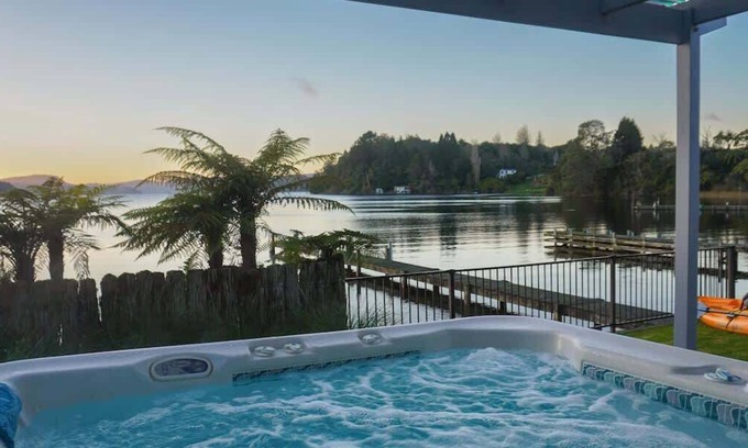 Okere Falls Maison | Lakefront Oasis Summa