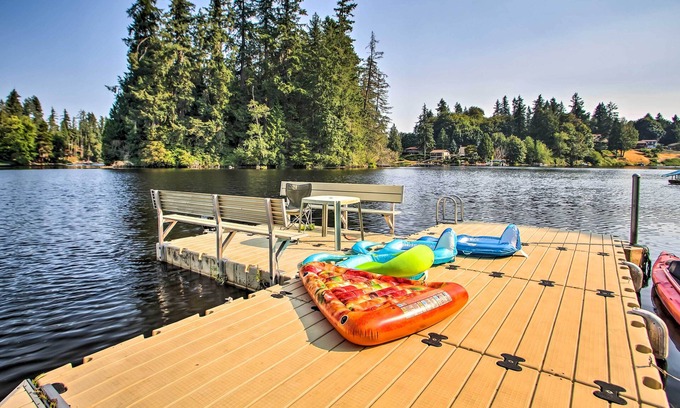 Lacey Maison | Chalet Olympia rénové avec quai privé sur le lac