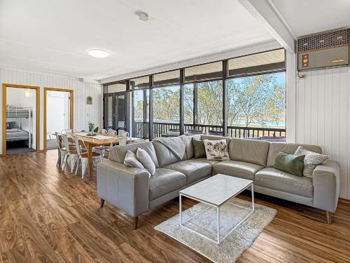 Bonnie Doon Maison | Lakefront Palms