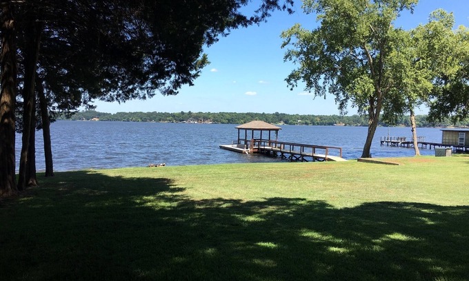 Quitman Maison | LAKEFRONT Paradise avec Boat Dock pour 15 personnes