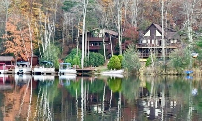 Drums Chalet De Ski | LAKEFRONT! Barco pontón, hottub, billar, fogata / lugar, retiro privado familiar