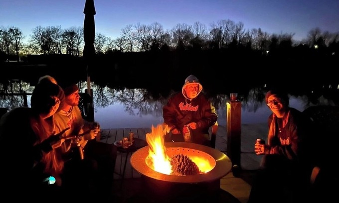 Fort Towson Cabine | Lakefront! Quiet escape from everyday life on the shore of a "No-Wake" lake!
