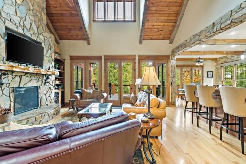 Marion Lake Club Maison | Lakefront Retreat Luxury Home with Private Dock