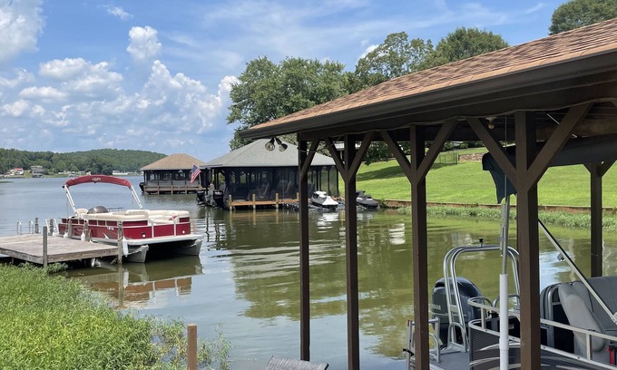Norwood Maison | Lakefront Retreat on Lake Tillery