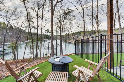 Seneca Appartement | Lakefront Seneca Vacation Rental with Shared Dock!