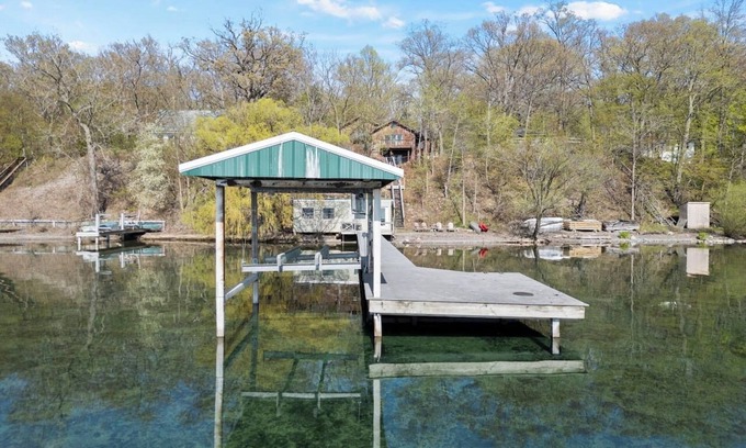 Geneva Maison | Lakefront | Seneca Wine Trail | Hot Tub | Dock