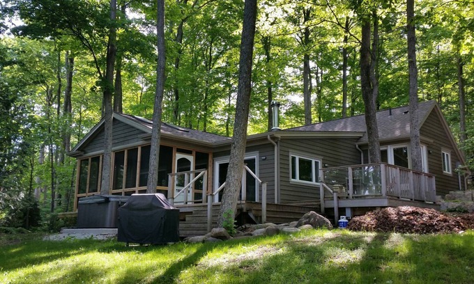 Grey Highlands Cottage | Spectacle au bord du lac à Beaver Valley / Lake Eugenia