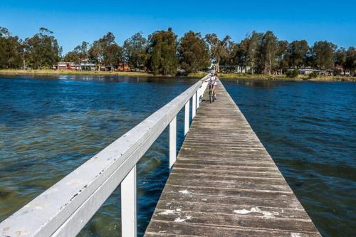 Killarney Vale Maison | Lakefront Suite Studio Killarney Vale