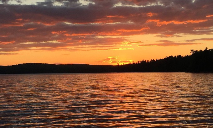 Raymond Maison | Bord de lac, couchers de soleil, sérénité dans une maison de charme sur Panther Pond