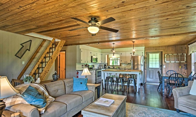 Waterloo Cabine | Lakefront Waterloo Cabin w/ Dock, Kayaks & Grill!