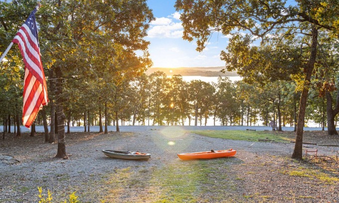 Blocker Maison | Lakefront with Boat Ramp Access, Dogs Welcome!