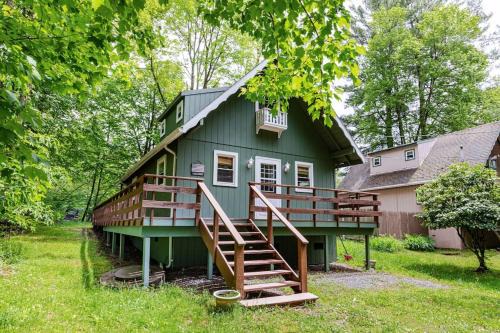Ferndale Maison | Lakefront with Lots of Light and Private Dock Access