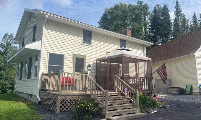 Eagle Lake Maison | Lakehouse Eagle Lake ME. Great location for hunting, fishing, & snowmobiling.