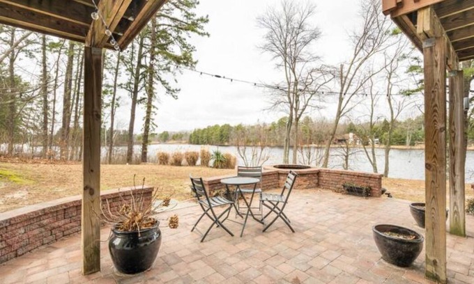 Marlton Maison | Lakehouse with Gorgeous View - Family Friendly!