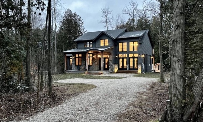 Saugeen Shores Maison | Lakeridge House, is an executive luxury weekly summer & off-season weekly rental