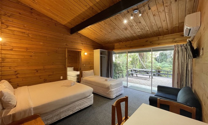 Lake Okataina Cabine | Lakes Lodge Okataina