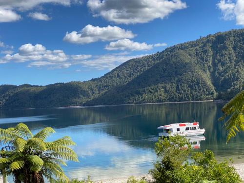 Lake Okataina Cabine | Lakes Lodge Okataina