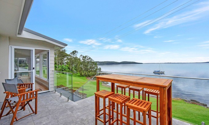 Bolton Point Maison | Lakeshore Retreat absolute Waterfront at Bolton Point