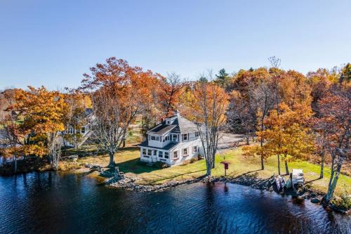 Orono Maison | Lakeside 4BD Pushaw Lake Retreat