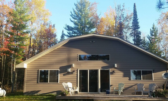 Melrude Maison | Félicité au bord du lac et sérénité dans les Northwoods
