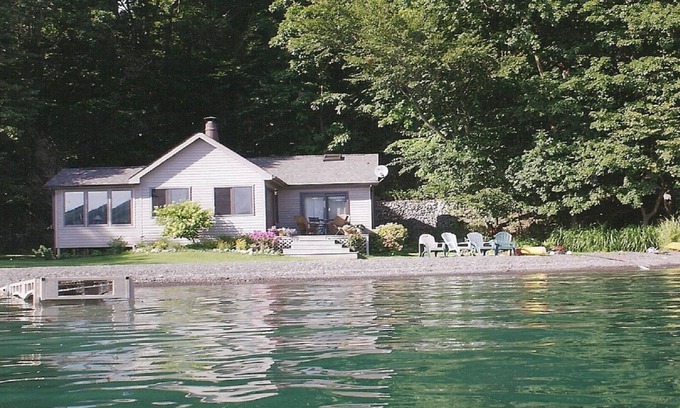 Skaneateles Cottage | Lakeside Bungalow à 30 pieds de l'eau