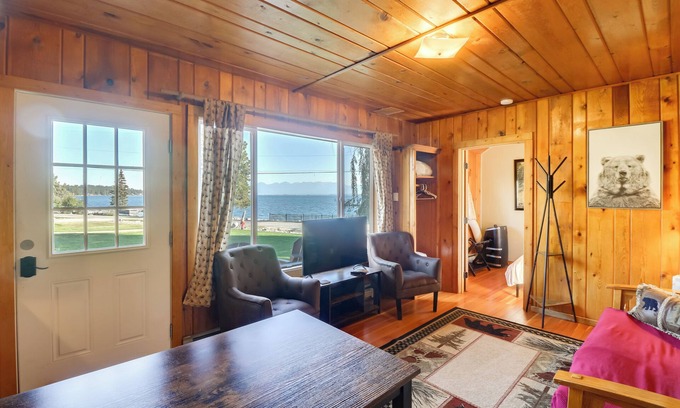 Lakeside Cabine | Lakeside Cabin w/ Beach ~ 14 Mi to Ski Area!