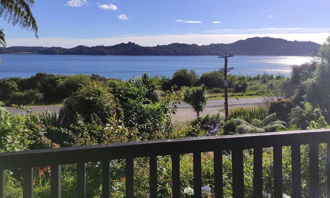 Rotoma Appartement | LAKESIDE COSY STUDIO