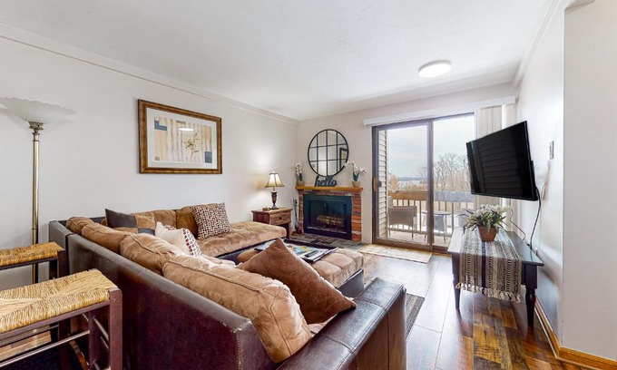 Weirs Beach Appartement | Lakeside Delight, unit 423
