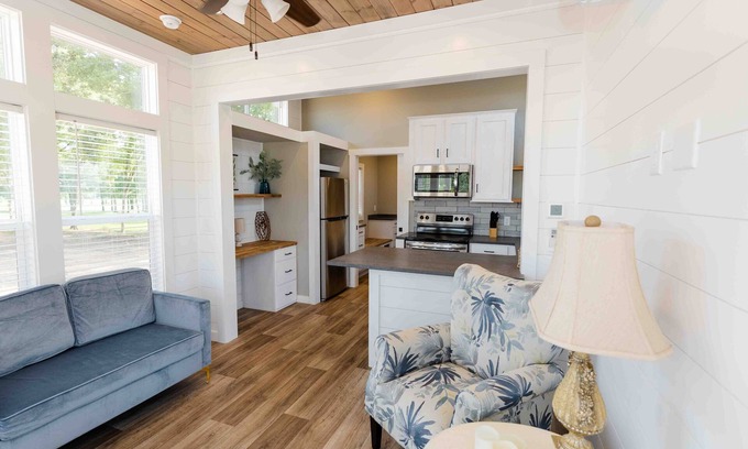 Lincoln Maison | Lakeside Elegance: Cozy Tiny Home Retreat for Two #3
