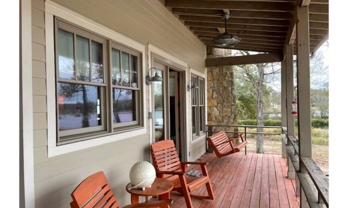 Lindale Maison | Lakeside Getaway #2 near Canton Trade Days