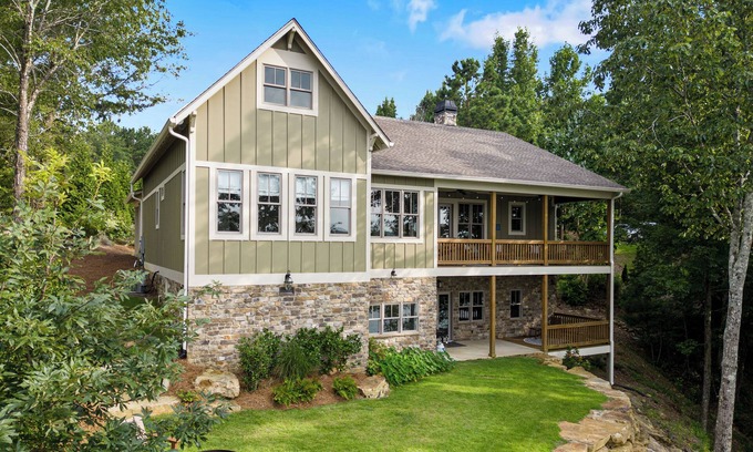 Bremen Maison | Lakeside Getaway at Chateau Marlowe - the perfect location for a family retreat!