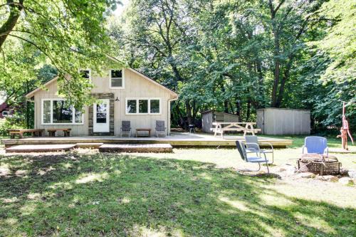 Clitherall Maison | Lakeside Getaway with Dock West Battle Lake Cabin