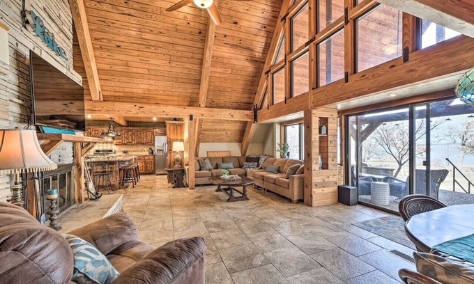 Hoyt Maison | Lakeside Haven with Sandy Beach, Sleeps 12, 3 Bath
