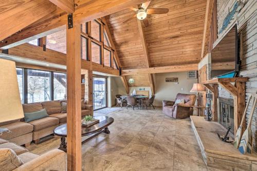 Hoyt Maison | Lakeside Haven with Sandy Beach, Sleeps 12, 3 Bath