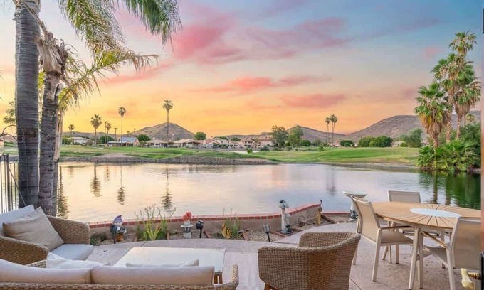 Arrowhead Ranch Maison | Lakeside home with private patio| Grill | Golf vie