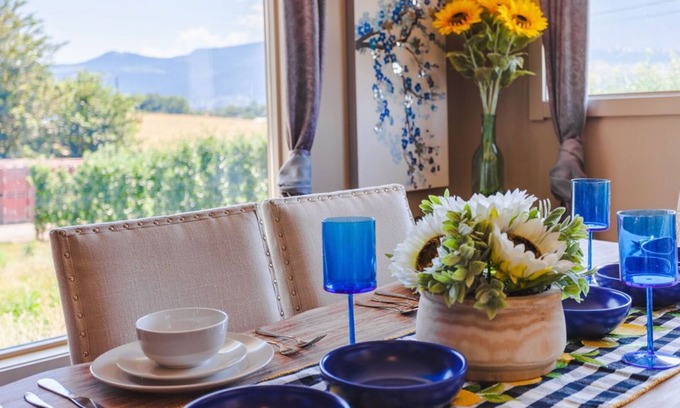 Coldstream Maison | Lakeside Lemonade 🍋12 Acres of Okanagan Paradise